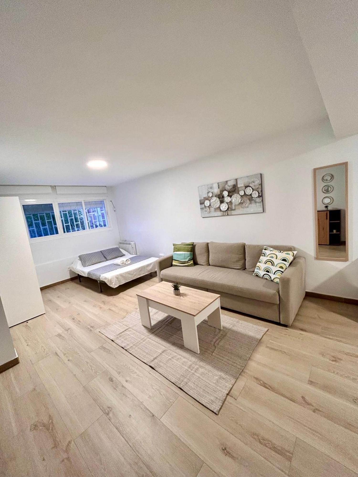 Apartamentos Ribadeo Madrid Buitenkant foto