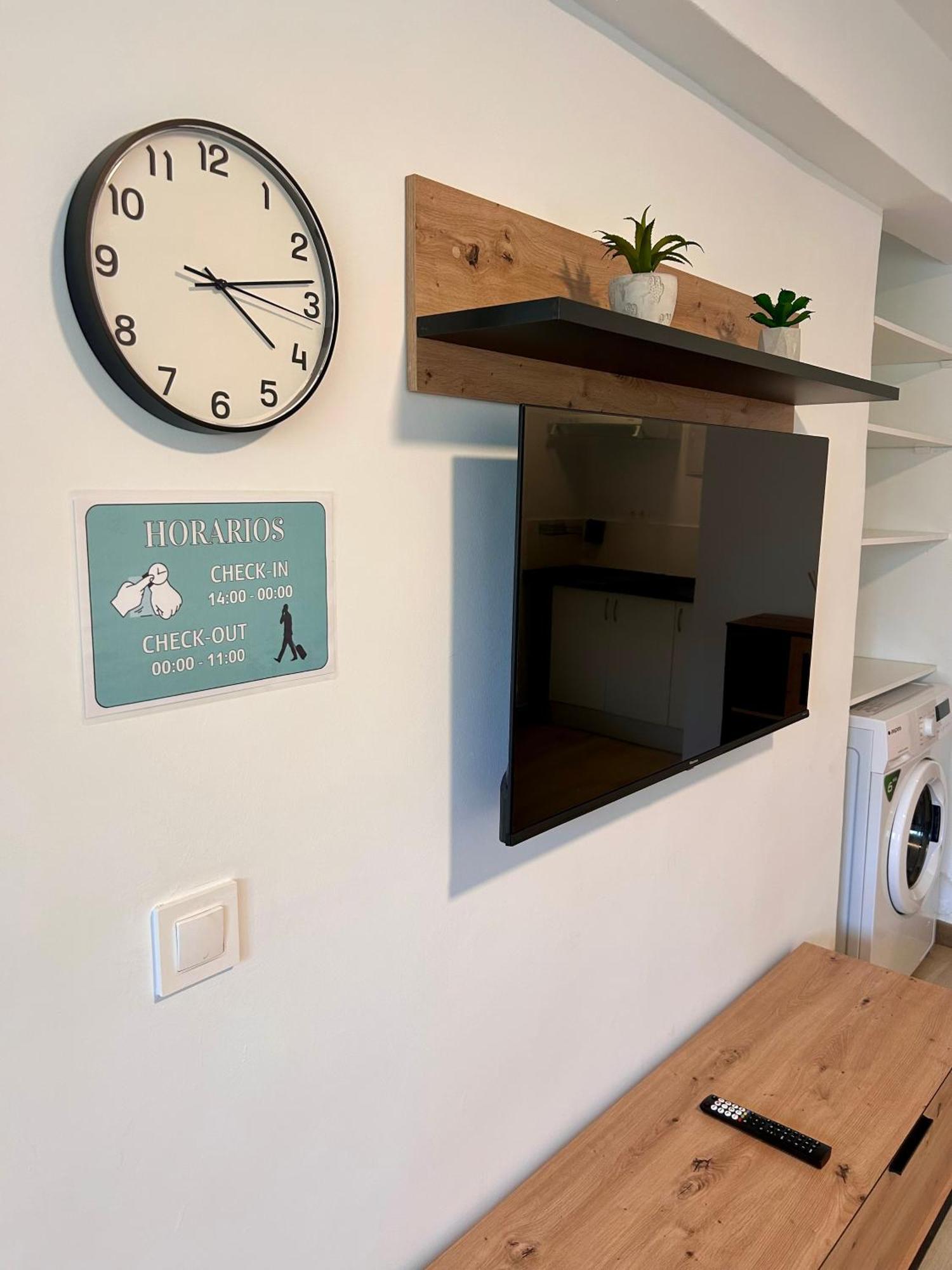 Apartamentos Ribadeo Madrid Buitenkant foto