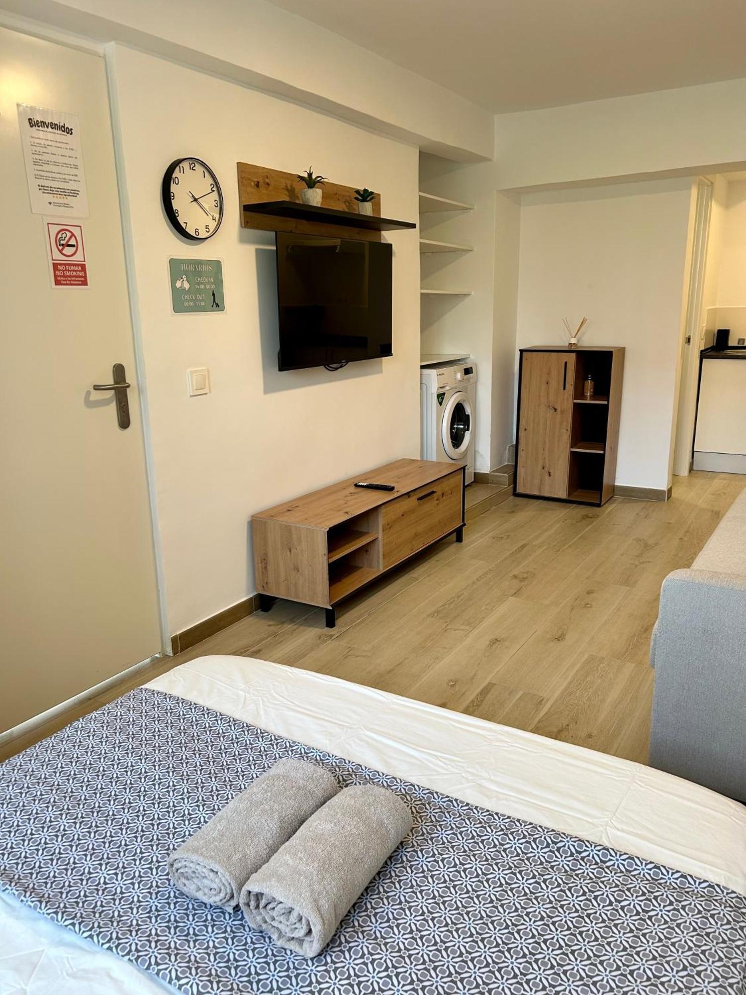 Apartamentos Ribadeo Madrid Buitenkant foto